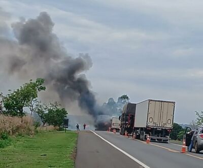 Imagem da notícia Incêndio em caminhão provoca congestionamento na MS-306, em Cassilândia